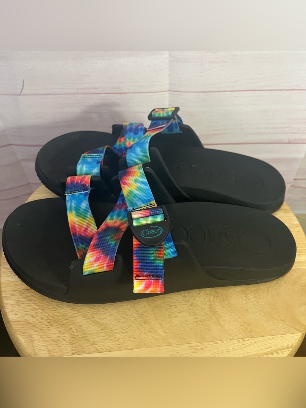 Chacoโ Chillos UNISEX Rainbow Tie Dye Strappy Slip On Slide Sandals Size 12